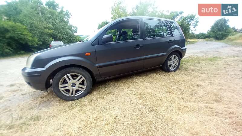 Хетчбек Ford Fusion 2002 в 