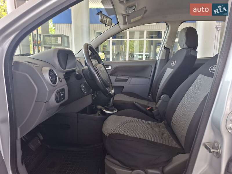 Хэтчбек Ford Fusion 2003 в Николаеве
