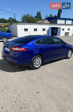 Седан Ford Fusion 2015 в 