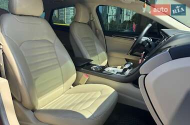 Седан Ford Fusion 2015 в 