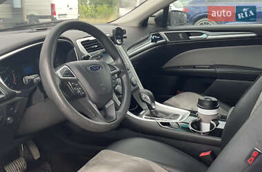 Седан Ford Fusion 2015 в 