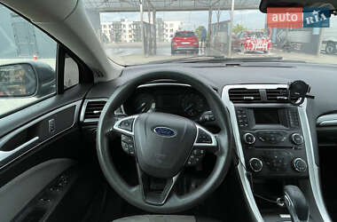 Седан Ford Fusion 2015 в 