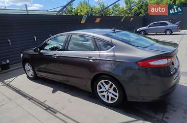 Седан Ford Fusion 2016 в 