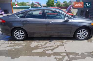 Седан Ford Fusion 2016 в 