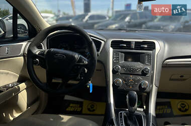 Седан Ford Fusion 2015 в 