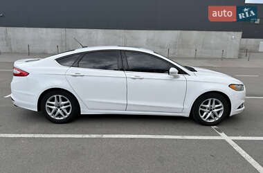 Седан Ford Fusion 2013 в 