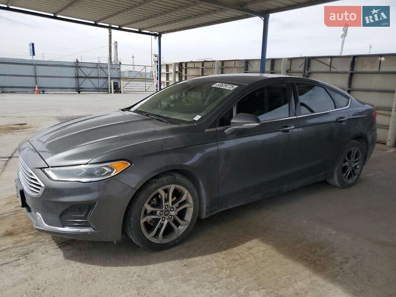Седан Ford Fusion 2019 в 