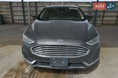 Седан Ford Fusion 2019 в 