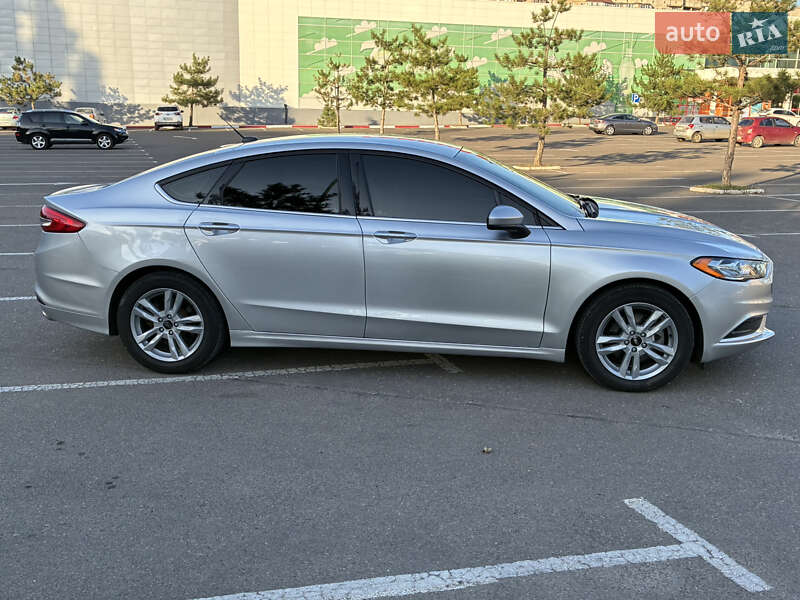 Седан Ford Fusion 2017 в 
