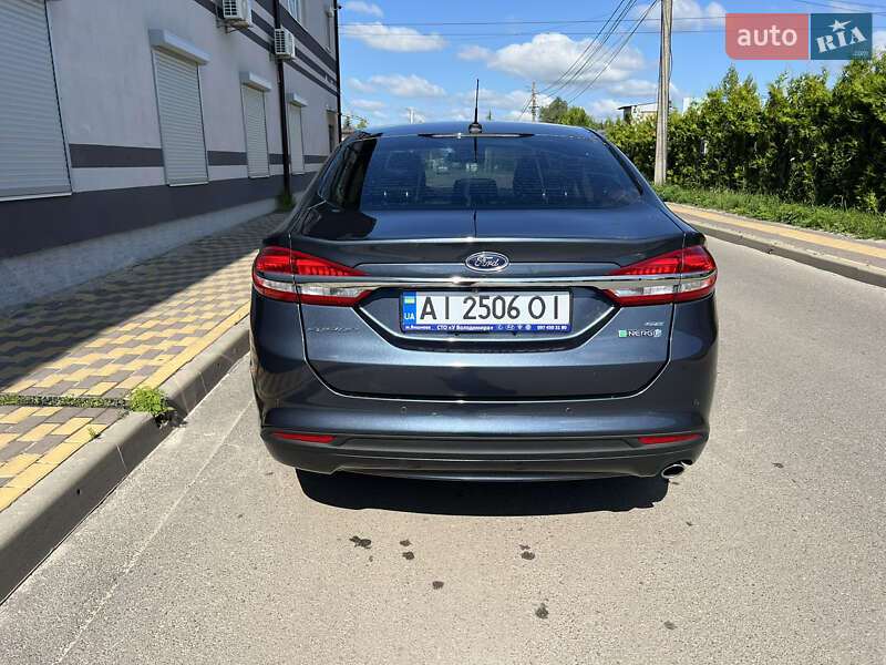 Седан Ford Fusion 2017 в Вишневом
