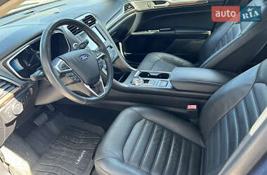Седан Ford Fusion 2017 в 