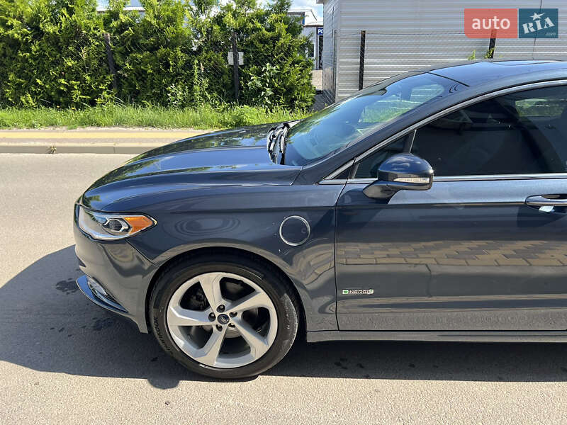 Седан Ford Fusion 2017 в Вишневом