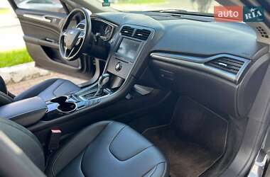 Седан Ford Fusion 2013 в 