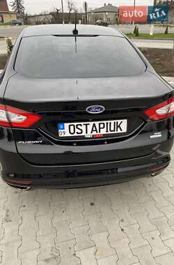 Седан Ford Fusion 2016 в 