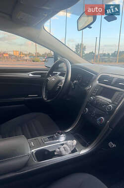 Седан Ford Fusion 2016 в 