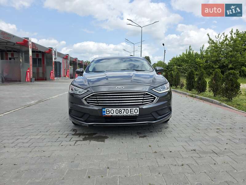 Седан Ford Fusion 2016 в 