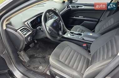 Седан Ford Fusion 2016 в 