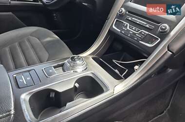 Седан Ford Fusion 2016 в 