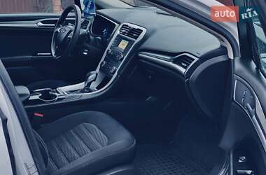 Седан Ford Fusion 2016 в 