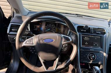 Седан Ford Fusion 2014 в 