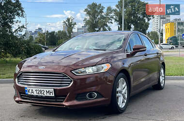 Седан Ford Fusion 2015 в 