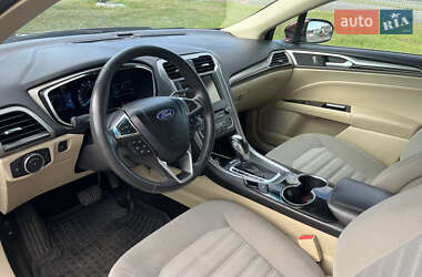 Седан Ford Fusion 2015 в 