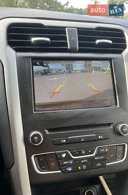 Седан Ford Fusion 2015 в 