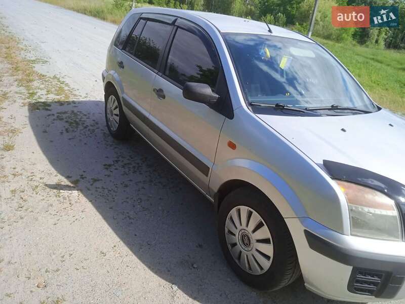 Хэтчбек Ford Fusion 2009 в Звягеле