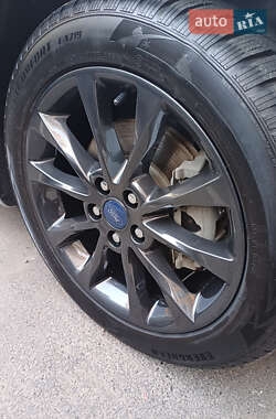 Седан Ford Fusion 2016 в 