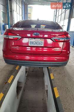 Седан Ford Fusion 2019 в 