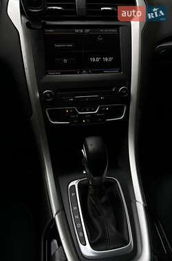Седан Ford Fusion 2015 в 