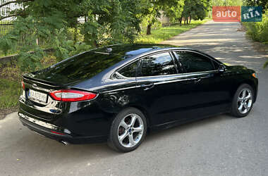 Седан Ford Fusion 2015 в 
