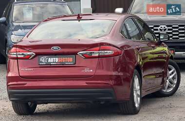 Седан Ford Fusion 2019 в 