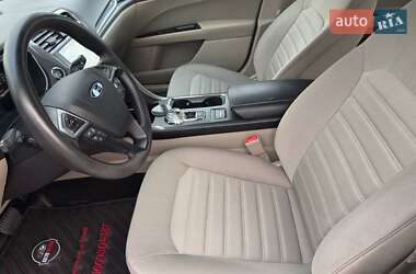 Седан Ford Fusion 2019 в 