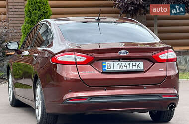 Седан Ford Fusion 2015 в 