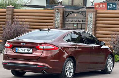 Седан Ford Fusion 2015 в 