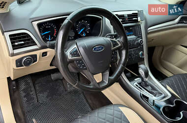 Седан Ford Fusion 2015 в 