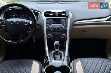 Седан Ford Fusion 2015 в 