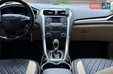 Седан Ford Fusion 2015 в 