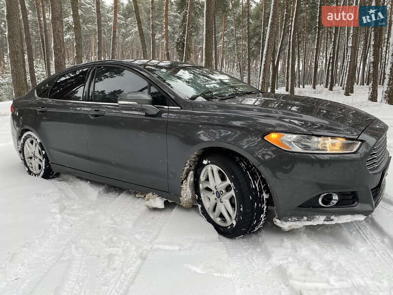 Седан Ford Fusion 2015 в 