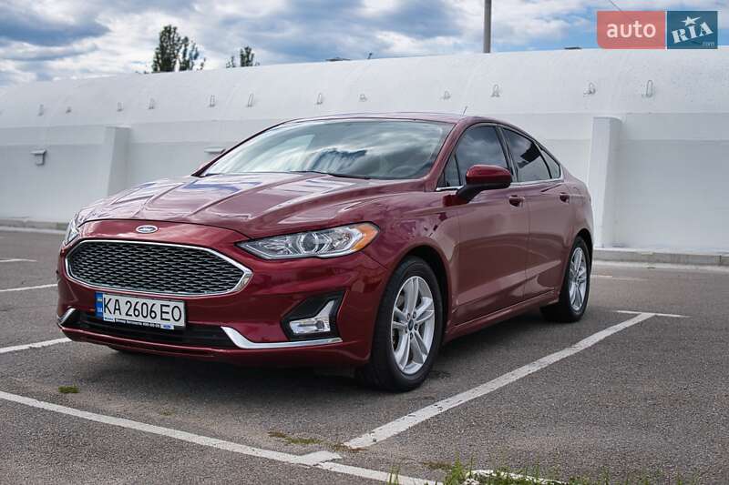 Седан Ford Fusion 2018 в 