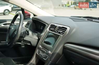 Седан Ford Fusion 2018 в 