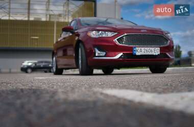 Седан Ford Fusion 2018 в 