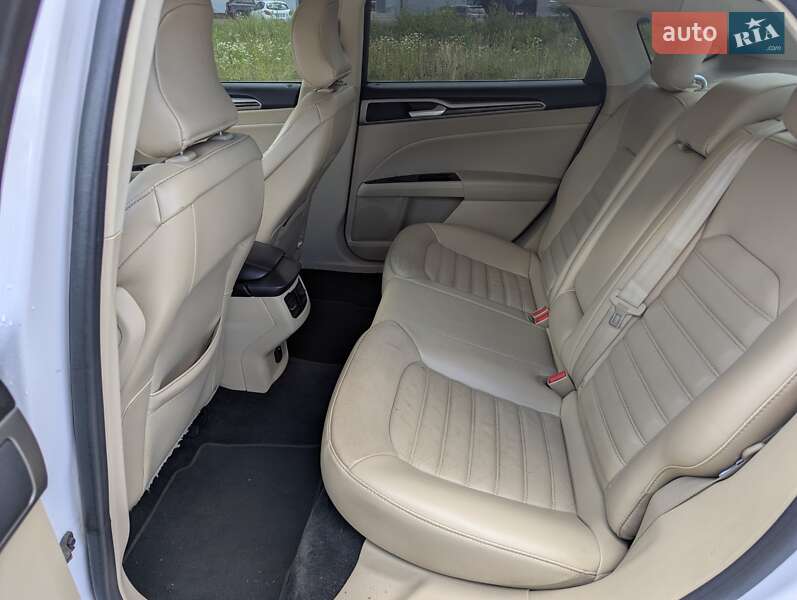 Седан Ford Fusion 2015 в Шептицькому