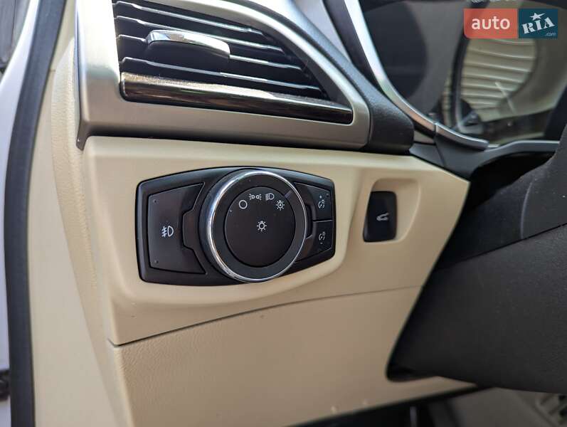 Седан Ford Fusion 2015 в Шептицькому