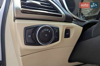 Седан Ford Fusion 2015 в 