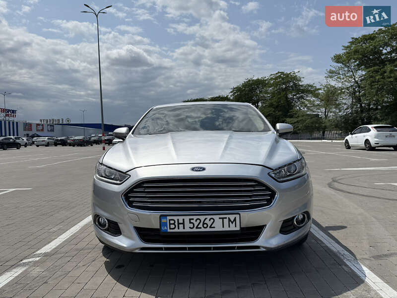 Седан Ford Fusion 2013 в 