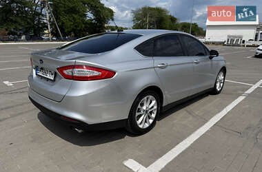Седан Ford Fusion 2013 в 
