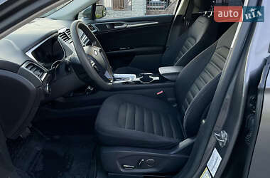 Седан Ford Fusion 2013 в 