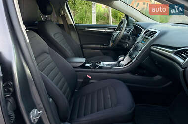 Седан Ford Fusion 2013 в 
